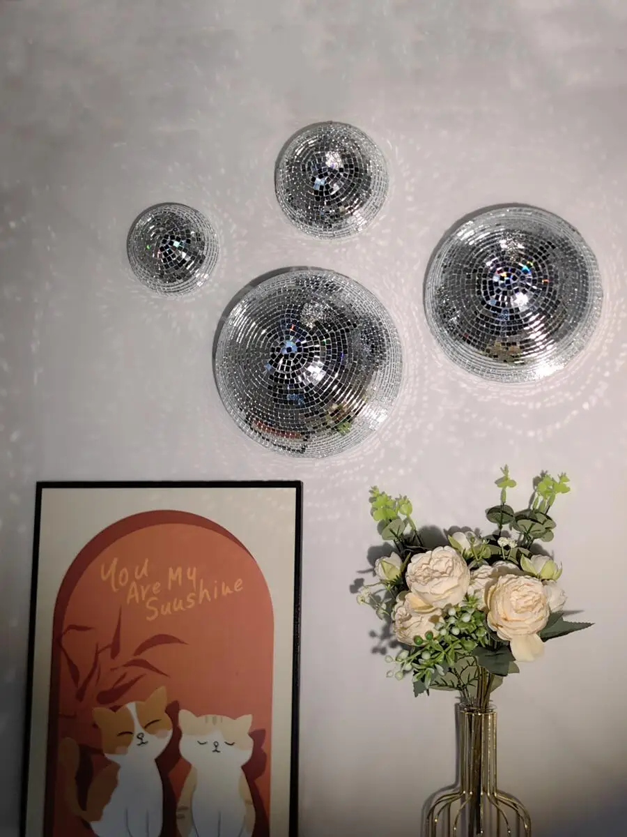 Disco Ball Mirror - 新しいウォールディスコボールミラーデザインメタリックホームデコミラーボールデコレーション、結婚式ディスコボール半円ホームウォールアート用
