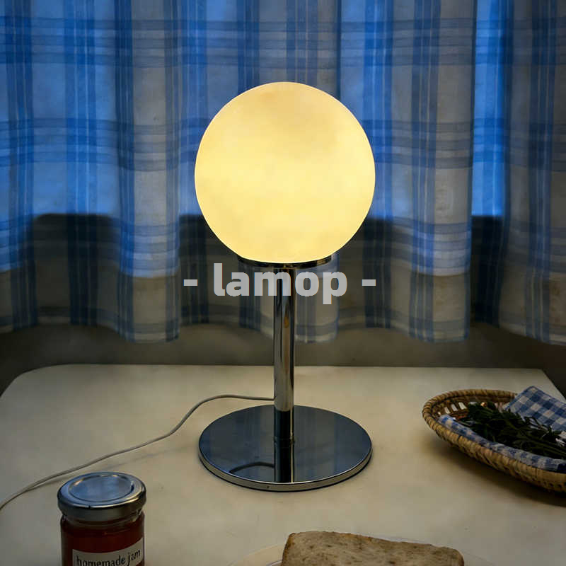 Decor Lighting Lamps - 乳白色のソリッドグローブクローム薄型ポールテーブルランプ、クリームインホワイトデスク、3トーンソフトライト読書用テーブルデコレーションランプ