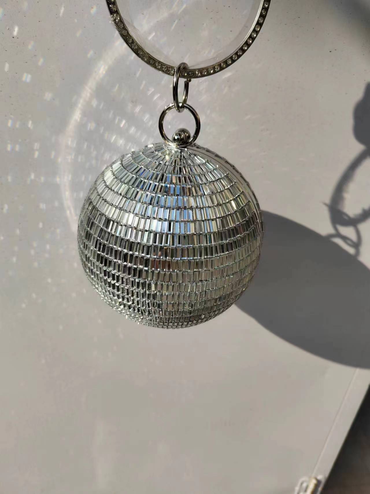 2025 ハイエンド財布シルバーディスコミラー反射ボール小さ - Disco Ball Mirror のレビューと価格