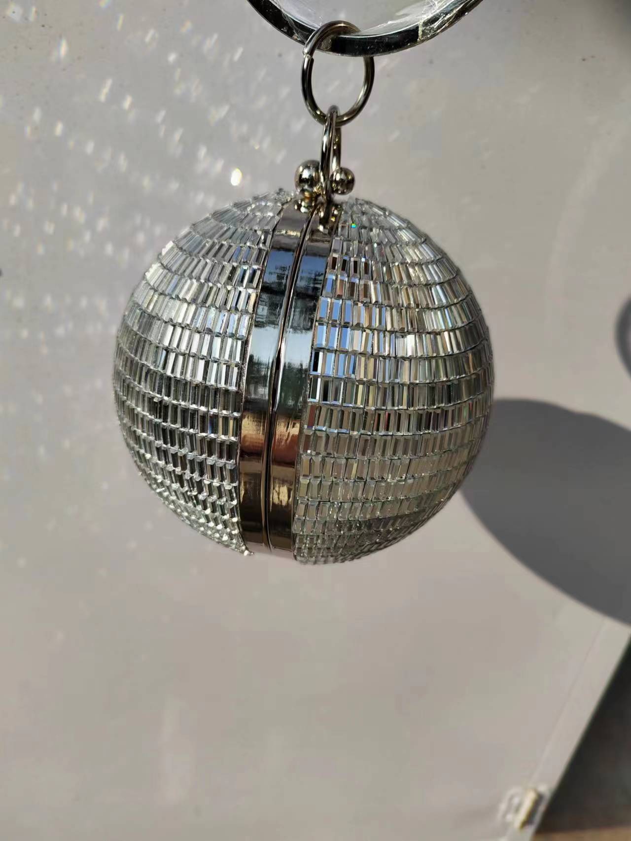 2025 ハイエンド財布シルバーディスコミラー反射ボール小さ - Disco Ball Mirror のレビューと価格
